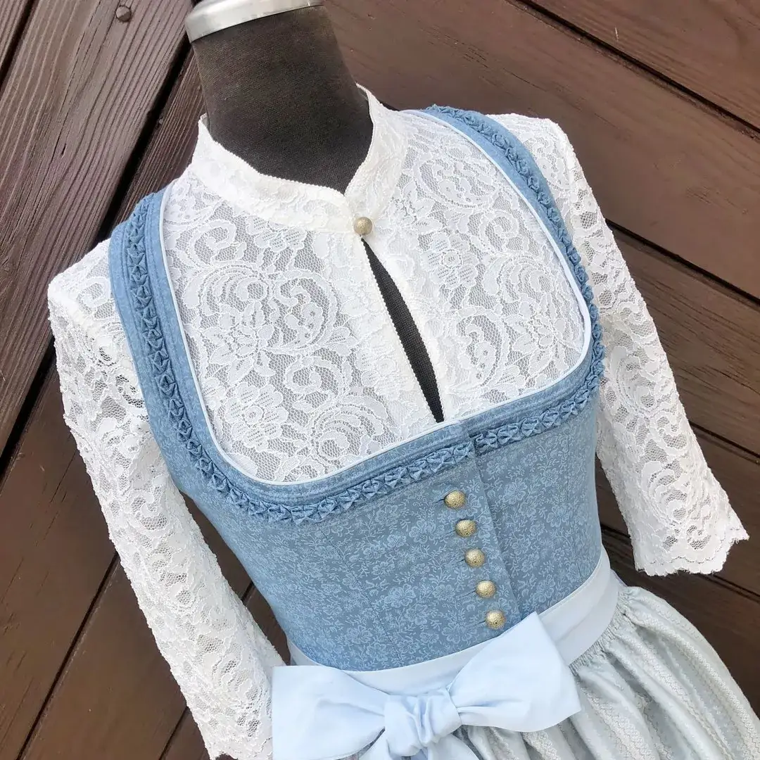 Hochgeschlossene Waldorff Dirndlbluse creme mit Stehkragen – Bild 4 – Chiemgauer Heimatwerk Trachten-Onlineshop Hochgeschlossene Waldorff Dirndlbluse creme mit Stehkragen - Bild 4 - Chiemgauer Heimatwerk Trachten-Onlineshop