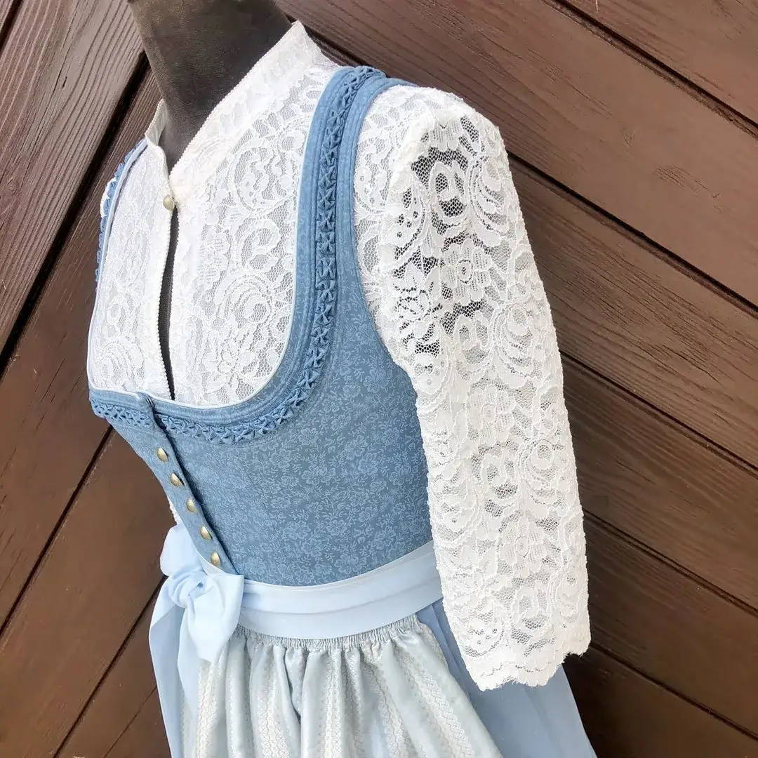 Hochgeschlossene Waldorff Dirndlbluse creme mit Stehkragen – Bild 43 – Chiemgauer Heimatwerk Trachten-Onlineshop Hochgeschlossene Waldorff Dirndlbluse creme mit Stehkragen - Bild 43 - Chiemgauer Heimatwerk Trachten-Onlineshop