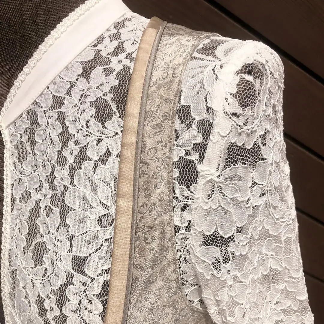 Hochgeschlossene Waldorff Dirndlbluse creme No. 1 – Bild 26 – Chiemgauer Heimatwerk Trachten-Onlineshop Hochgeschlossene Waldorff Dirndlbluse creme No. 1 - Bild 26 - Chiemgauer Heimatwerk Trachten-Onlineshop