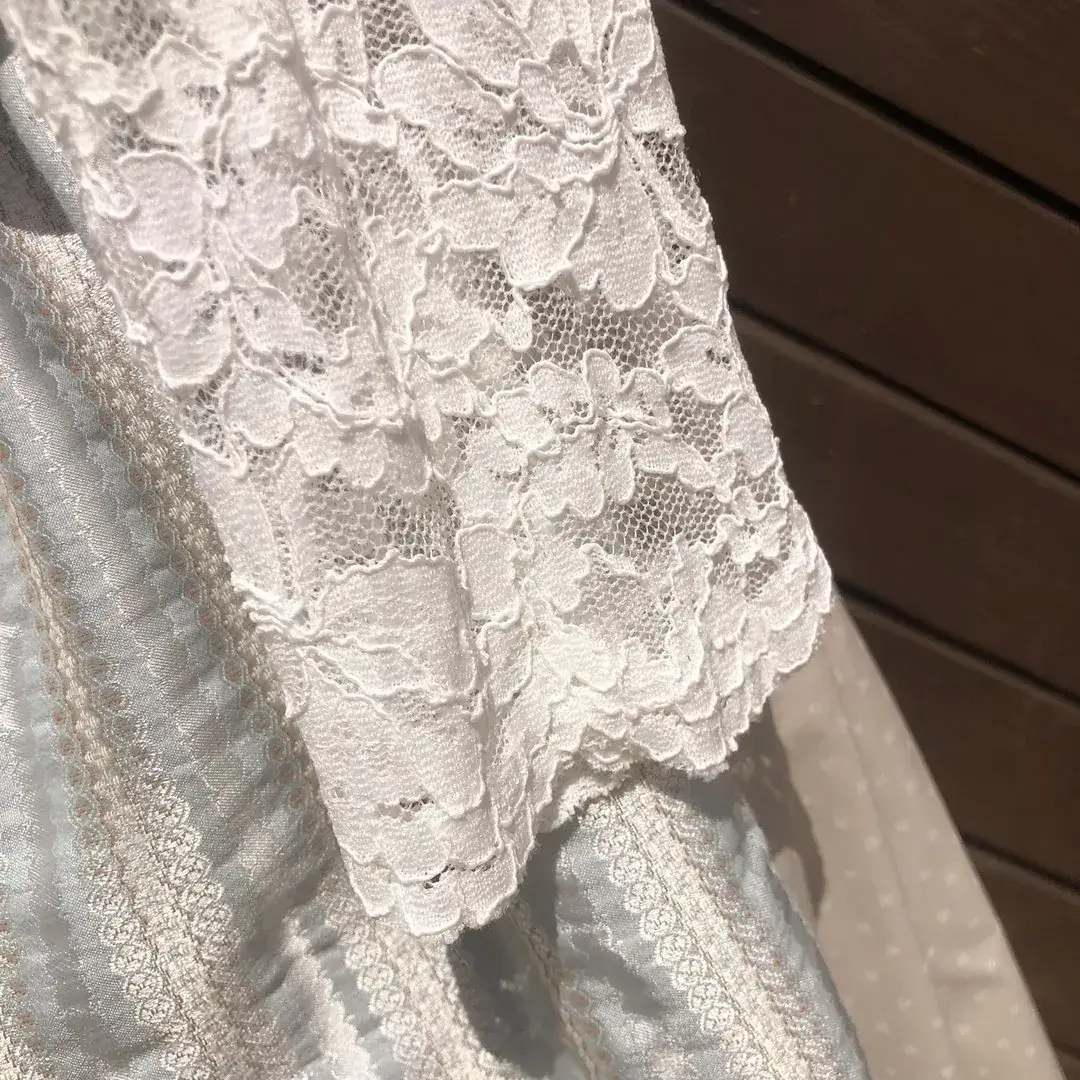 Hochgeschlossene Waldorff Dirndlbluse creme No. 1 – Bild 29 – Chiemgauer Heimatwerk Trachten-Onlineshop Hochgeschlossene Waldorff Dirndlbluse creme No. 1 - Bild 29 - Chiemgauer Heimatwerk Trachten-Onlineshop