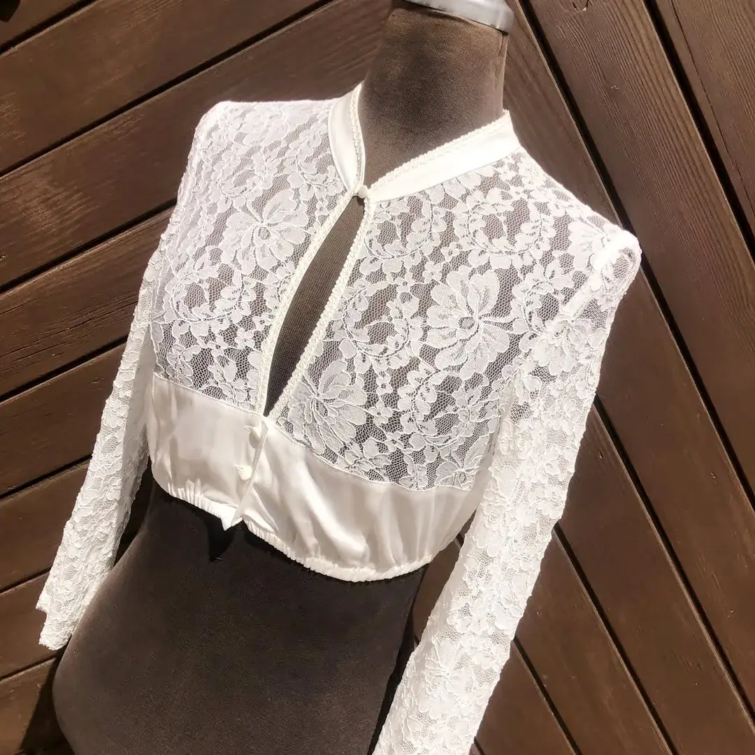 Hochgeschlossene Waldorff Dirndlbluse creme No. 1 – Bild 46 – Chiemgauer Heimatwerk Trachten-Onlineshop Hochgeschlossene Waldorff Dirndlbluse creme No. 1 - Bild 46 - Chiemgauer Heimatwerk Trachten-Onlineshop