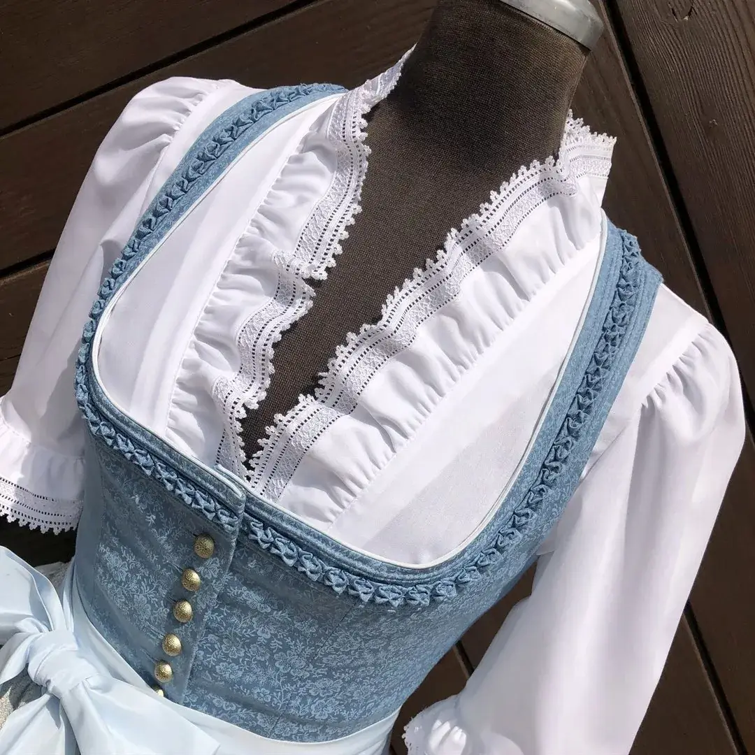 Hochgeschlossene Waldorff Dirndlbluse kurzarm mit Kragen No. 6 – Bild 51 – Chiemgauer Heimatwerk Trachten-Onlineshop Hochgeschlossene Waldorff Dirndlbluse kurzarm mit Kragen No. 6 - Bild 51 - Chiemgauer Heimatwerk Trachten-Onlineshop
