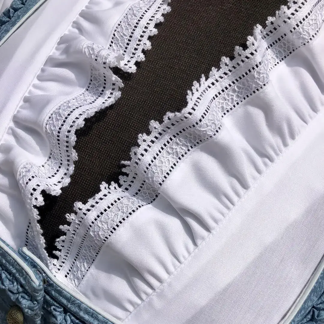 Hochgeschlossene Waldorff Dirndlbluse kurzarm mit Kragen No. 6 – Bild 52 – Chiemgauer Heimatwerk Trachten-Onlineshop Hochgeschlossene Waldorff Dirndlbluse kurzarm mit Kragen No. 6 - Bild 52 - Chiemgauer Heimatwerk Trachten-Onlineshop