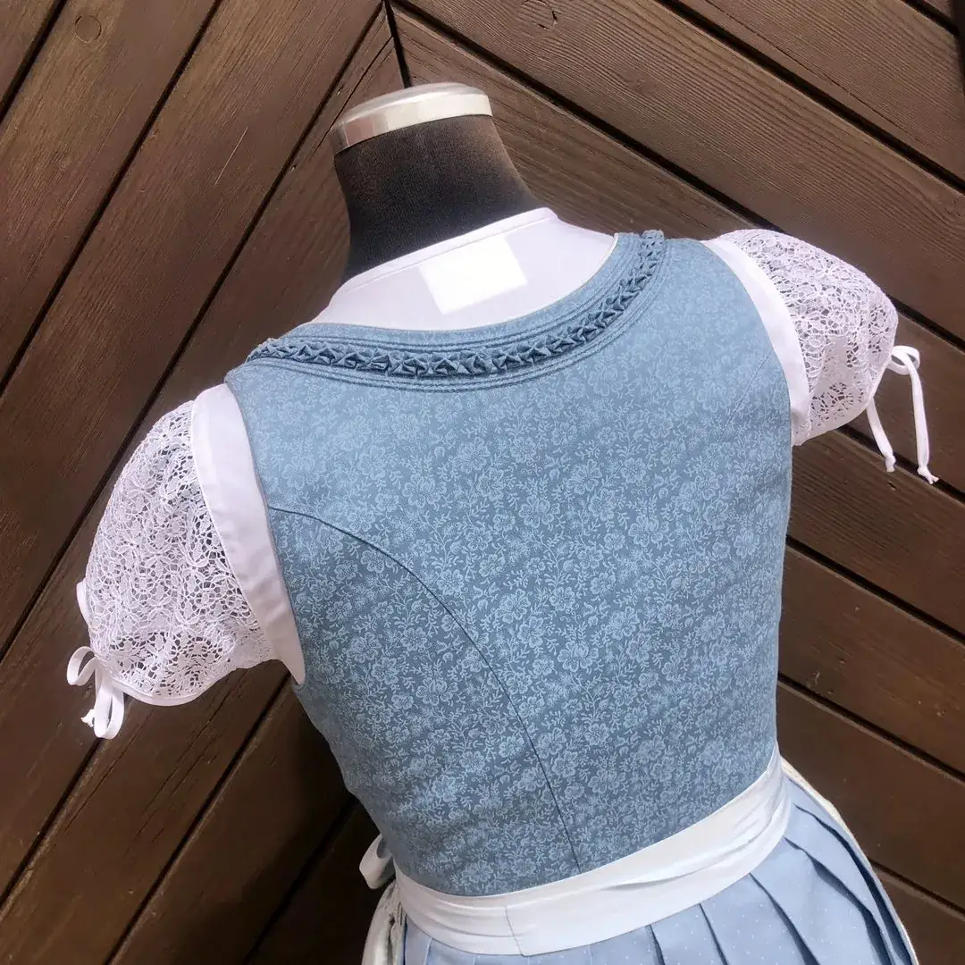 Hochgeschlossene Waldorff Dirndlbluse kurzarm No. 1 – Bild 6 – Chiemgauer Heimatwerk Trachten-Onlineshop Hochgeschlossene Waldorff Dirndlbluse kurzarm No. 1 - Bild 6 - Chiemgauer Heimatwerk Trachten-Onlineshop
