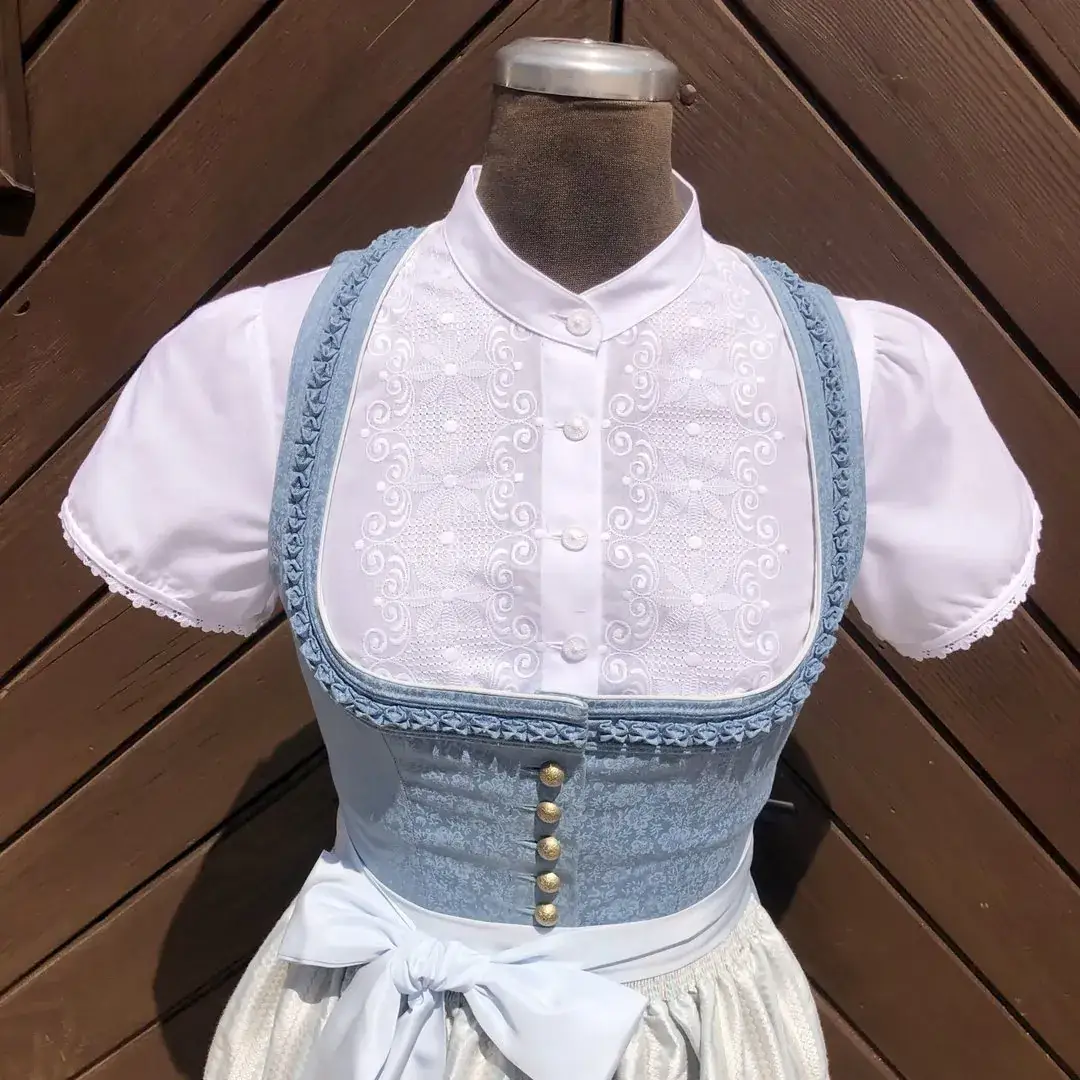Hochgeschlossene Waldorff Dirndlbluse kurzarm No. 11 – Bild 34 – Chiemgauer Heimatwerk Trachten-Onlineshop Hochgeschlossene Waldorff Dirndlbluse kurzarm No. 11 - Bild 34 - Chiemgauer Heimatwerk Trachten-Onlineshop