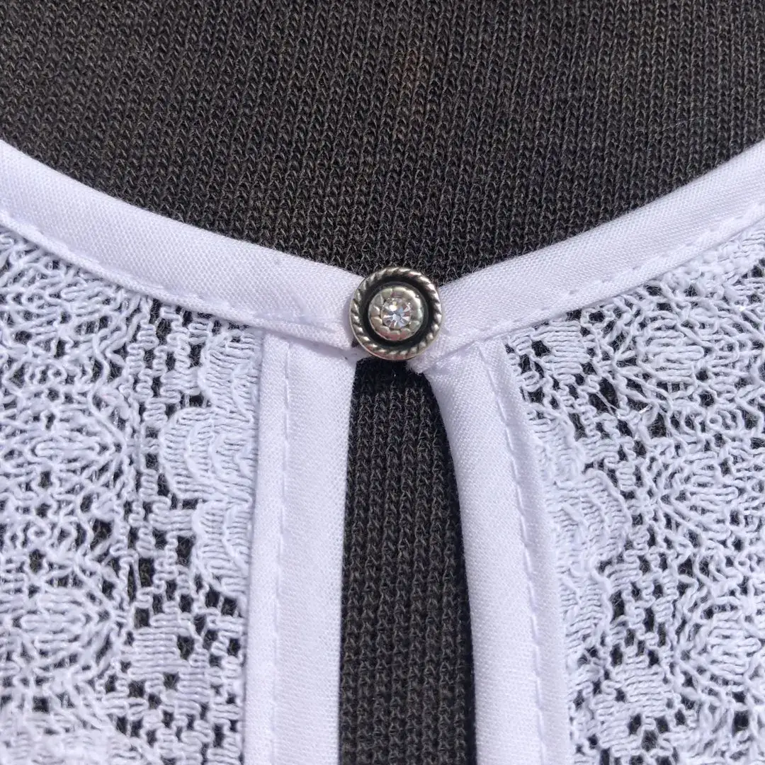 Hochgeschlossene Waldorff Dirndlbluse kurzarm No. 6 – Bild 7 – Chiemgauer Heimatwerk Trachten-Onlineshop Hochgeschlossene Waldorff Dirndlbluse kurzarm No. 6 - Bild 7 - Chiemgauer Heimatwerk Trachten-Onlineshop