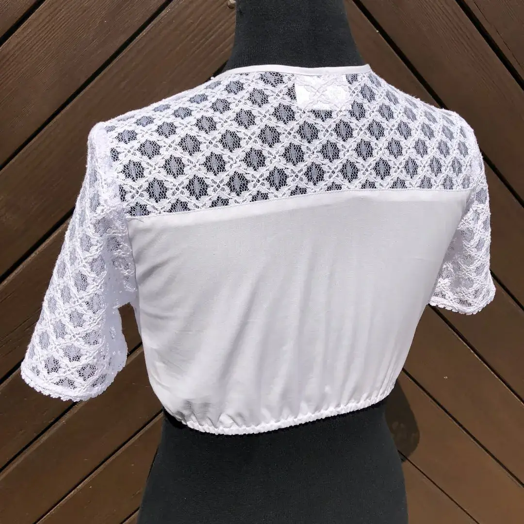 Hochgeschlossene Waldorff Dirndlbluse kurzarm No. 7 – Bild 17 – Chiemgauer Heimatwerk Trachten-Onlineshop Hochgeschlossene Waldorff Dirndlbluse kurzarm No. 7 - Bild 17 - Chiemgauer Heimatwerk Trachten-Onlineshop