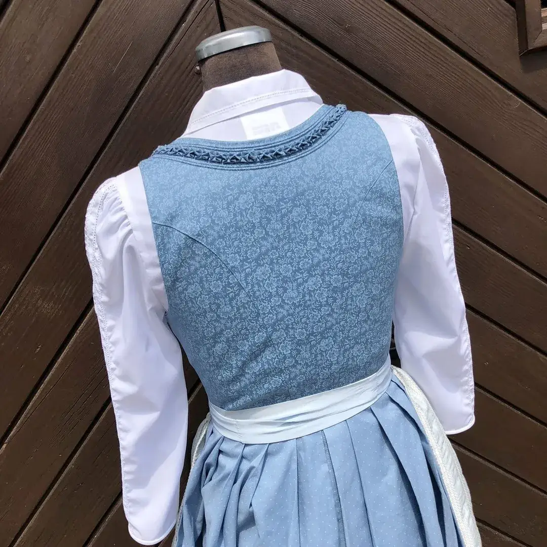 Hochgeschlossene Waldorff Dirndlbluse langarm mit Kragen No. 1 – Bild 14 – Chiemgauer Heimatwerk Trachten-Onlineshop Hochgeschlossene Waldorff Dirndlbluse langarm mit Kragen No. 1 - Bild 14 - Chiemgauer Heimatwerk Trachten-Onlineshop