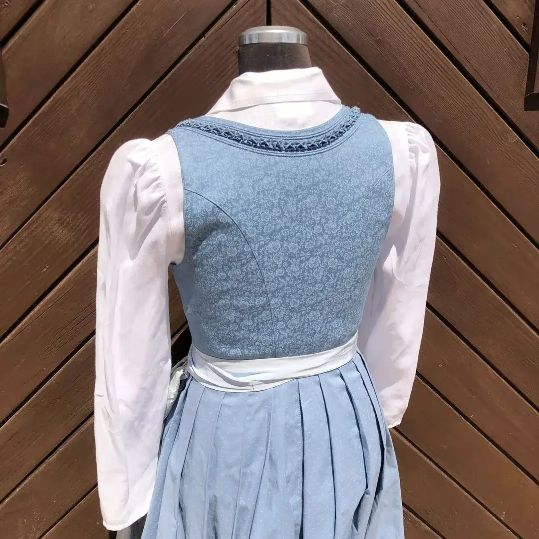 Hochgeschlossene Waldorff Dirndlbluse langarm mit Kragen No. 2 – Bild 6 – Chiemgauer Heimatwerk Trachten-Onlineshop Hochgeschlossene Waldorff Dirndlbluse langarm mit Kragen No. 2 - Bild 6 - Chiemgauer Heimatwerk Trachten-Onlineshop
