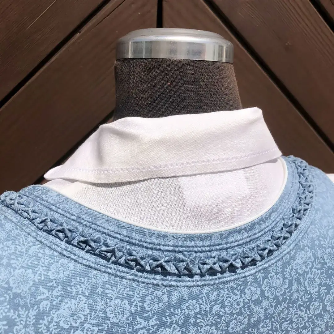 Hochgeschlossene Waldorff Dirndlbluse langarm mit Kragen No. 2 – Bild 8 – Chiemgauer Heimatwerk Trachten-Onlineshop Hochgeschlossene Waldorff Dirndlbluse langarm mit Kragen No. 2 - Bild 8 - Chiemgauer Heimatwerk Trachten-Onlineshop