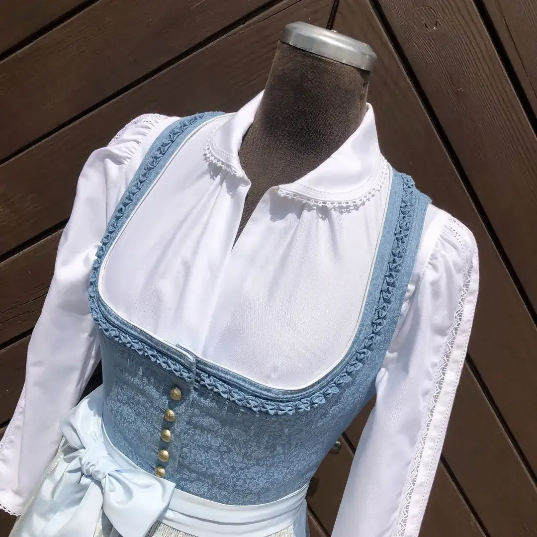 Hochgeschlossene Waldorff Dirndlbluse langarm mit Kragen No. 4 – Bild 30 – Chiemgauer Heimatwerk Trachten-Onlineshop Hochgeschlossene Waldorff Dirndlbluse langarm mit Kragen No. 4 - Bild 30 - Chiemgauer Heimatwerk Trachten-Onlineshop