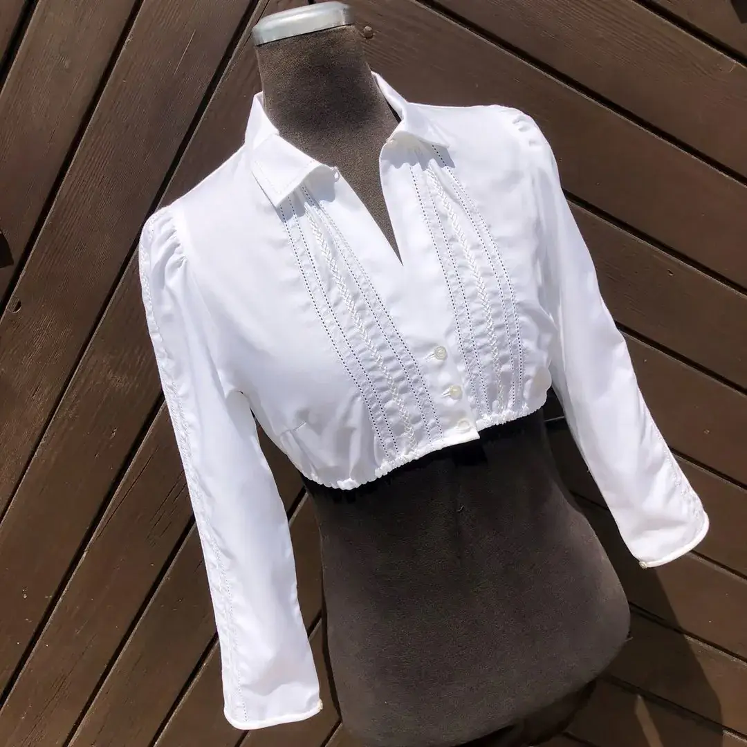 Hochgeschlossene Waldorff Dirndlbluse langarm mit Kragen No. 5 – Bild 2 – Chiemgauer Heimatwerk Trachten-Onlineshop Hochgeschlossene Waldorff Dirndlbluse langarm mit Kragen No. 5 - Bild 2 - Chiemgauer Heimatwerk Trachten-Onlineshop