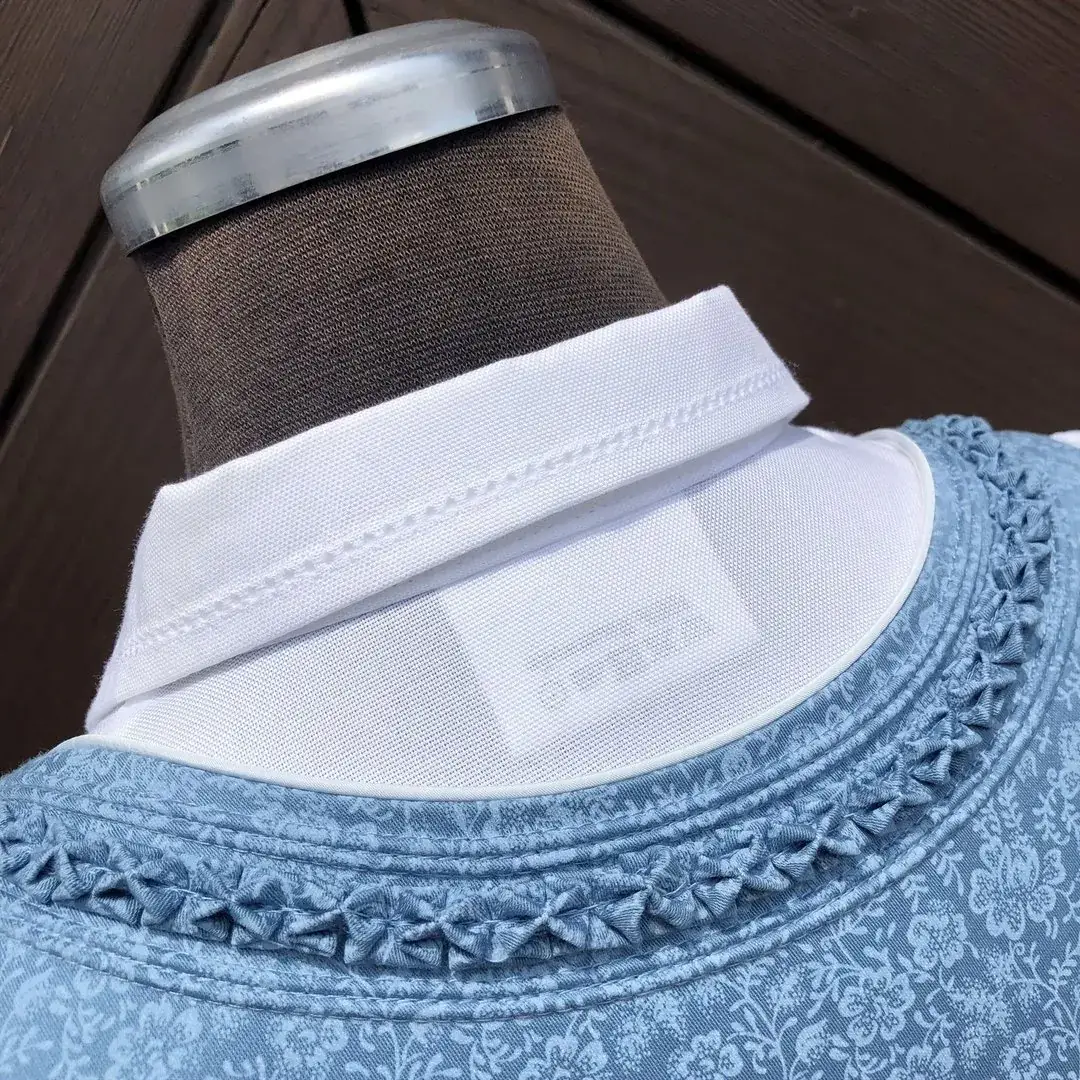 Hochgeschlossene Waldorff Dirndlbluse langarm mit Kragen No. 5 – Bild 65 – Chiemgauer Heimatwerk Trachten-Onlineshop Hochgeschlossene Waldorff Dirndlbluse langarm mit Kragen No. 5 - Bild 65 - Chiemgauer Heimatwerk Trachten-Onlineshop
