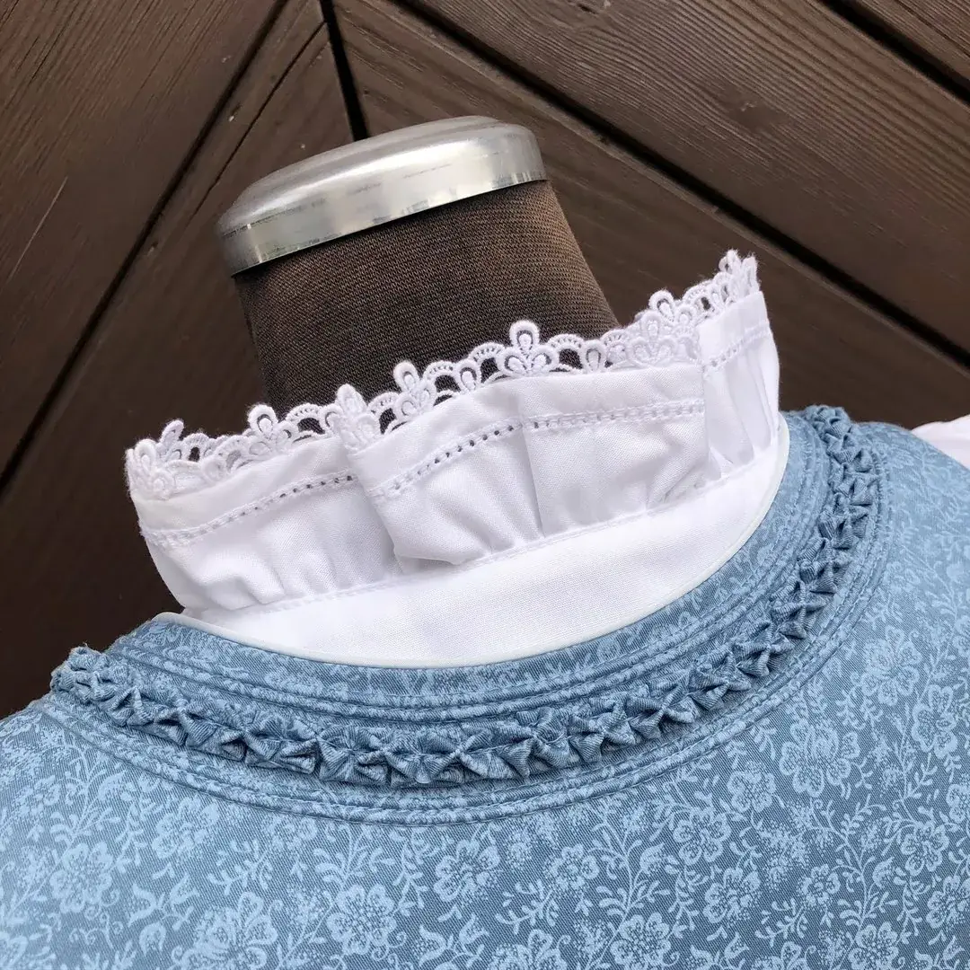 Hochgeschlossene Waldorff Dirndlbluse langarm mit Kragen No. 9 – Bild 10 – Chiemgauer Heimatwerk Trachten-Onlineshop Hochgeschlossene Waldorff Dirndlbluse langarm mit Kragen No. 9 - Bild 10 - Chiemgauer Heimatwerk Trachten-Onlineshop