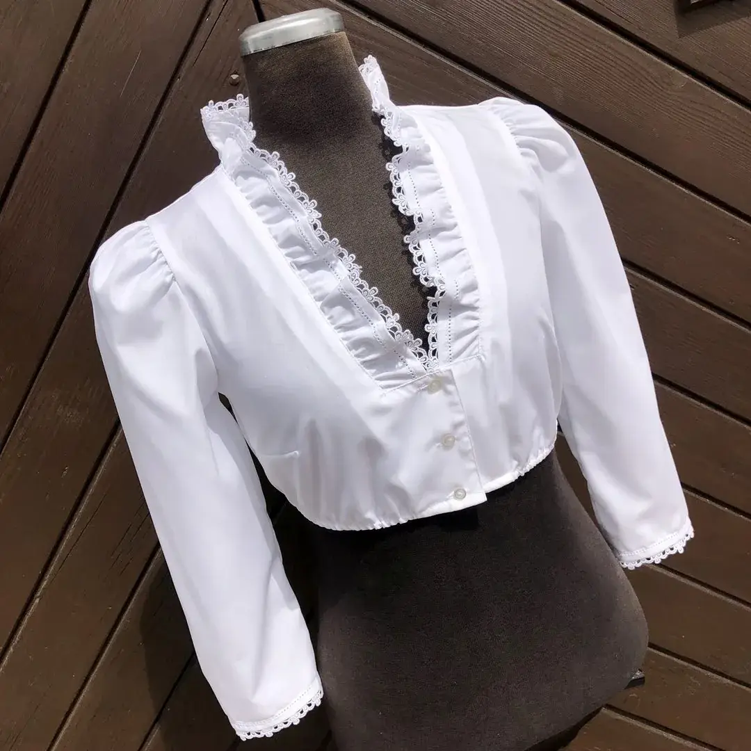Hochgeschlossene Waldorff Dirndlbluse langarm mit Kragen No. 9 – Bild 2 – Chiemgauer Heimatwerk Trachten-Onlineshop Hochgeschlossene Waldorff Dirndlbluse langarm mit Kragen No. 9 - Bild 2 - Chiemgauer Heimatwerk Trachten-Onlineshop