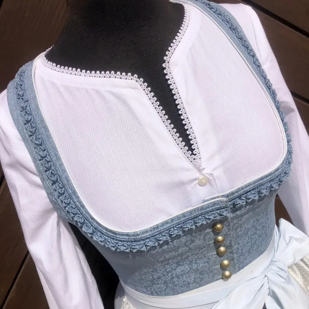 Hochgeschlossene Waldorff Dirndlbluse langarm No. 1 – Bild 54 – Chiemgauer Heimatwerk Trachten-Onlineshop Hochgeschlossene Waldorff Dirndlbluse langarm No. 1 - Bild 54 - Chiemgauer Heimatwerk Trachten-Onlineshop