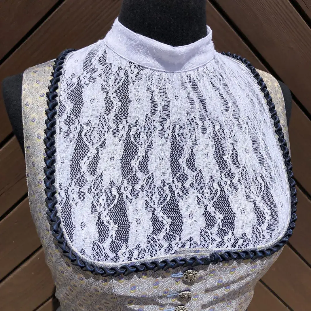 Hochgeschlossene Waldorff Dirndlbluse weiß No. 2 – Bild 21 – Chiemgauer Heimatwerk Trachten-Onlineshop Hochgeschlossene Waldorff Dirndlbluse weiß No. 2 - Bild 21 - Chiemgauer Heimatwerk Trachten-Onlineshop