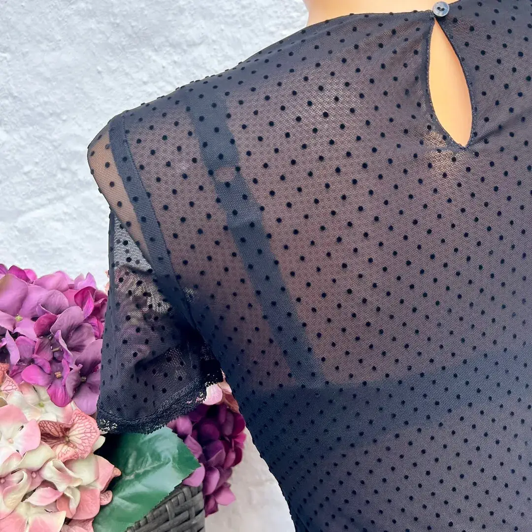 Hochgeschlossener Waldorff Body kurzarm aus Tupfentüll schwarz – Bild 15 – Chiemgauer Heimatwerk Trachten-Onlineshop Hochgeschlossener Waldorff Body kurzarm aus Tupfentüll schwarz - Bild 15 - Chiemgauer Heimatwerk Trachten-Onlineshop