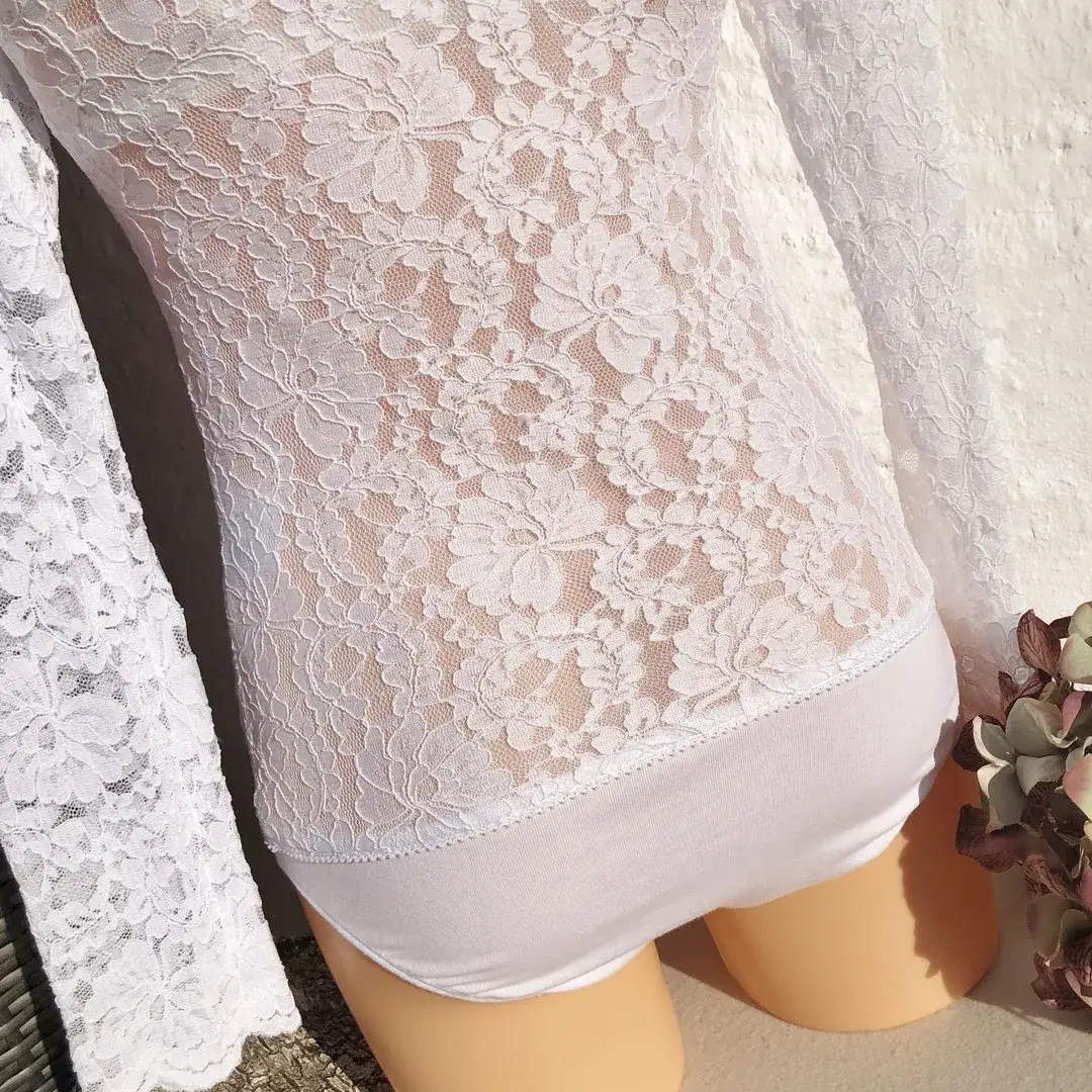Hochgeschlossener Waldorff Body langarm aus Spitze weiß – Bild 20 – Chiemgauer Heimatwerk Trachten-Onlineshop Hochgeschlossener Waldorff Body langarm aus Spitze weiß - Bild 20 - Chiemgauer Heimatwerk Trachten-Onlineshop