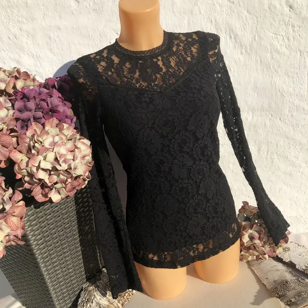 Hochgeschlossenes Waldorff Shirt langarm schwarz – Bild 1 – Chiemgauer Heimatwerk Trachten-Onlineshop Hochgeschlossenes Waldorff Shirt langarm schwarz - Bild 1 - Chiemgauer Heimatwerk Trachten-Onlineshop