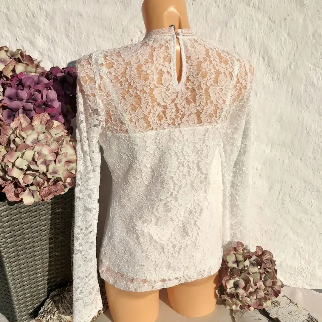 Hochgeschlossenes Waldorff Shirt langarm Spitze creme – Bild 2 – Chiemgauer Heimatwerk Trachten-Onlineshop Hochgeschlossenes Waldorff Shirt langarm Spitze creme - Bild 2 - Chiemgauer Heimatwerk Trachten-Onlineshop