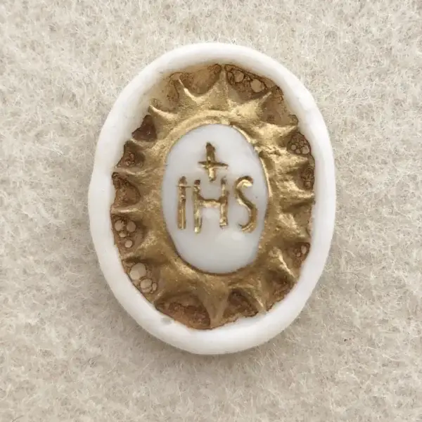 IHS weiß-gold handgefertigte Wachsmodel für Klosterarbeit – Bild 1 – Chiemgauer Heimatwerk Trachten-Onlineshop IHS weiß-gold handgefertigte Wachsmodel für Klosterarbeit - Bild 1 - Chiemgauer Heimatwerk Trachten-Onlineshop