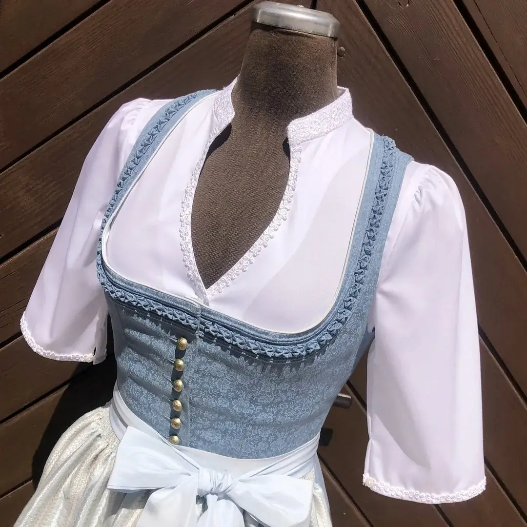 Hochgeschlossene Waldorff Dirndlbluse kurzarm mit Stehkragen No. 5 – Bild 46 – Chiemgauer Heimatwerk traditioneller Trachten-Onlineshop Hochgeschlossene Waldorff Dirndlbluse kurzarm mit Stehkragen No. 5 - Bild 46 - Chiemgauer Heimatwerk traditioneller Trachten-Onlineshop