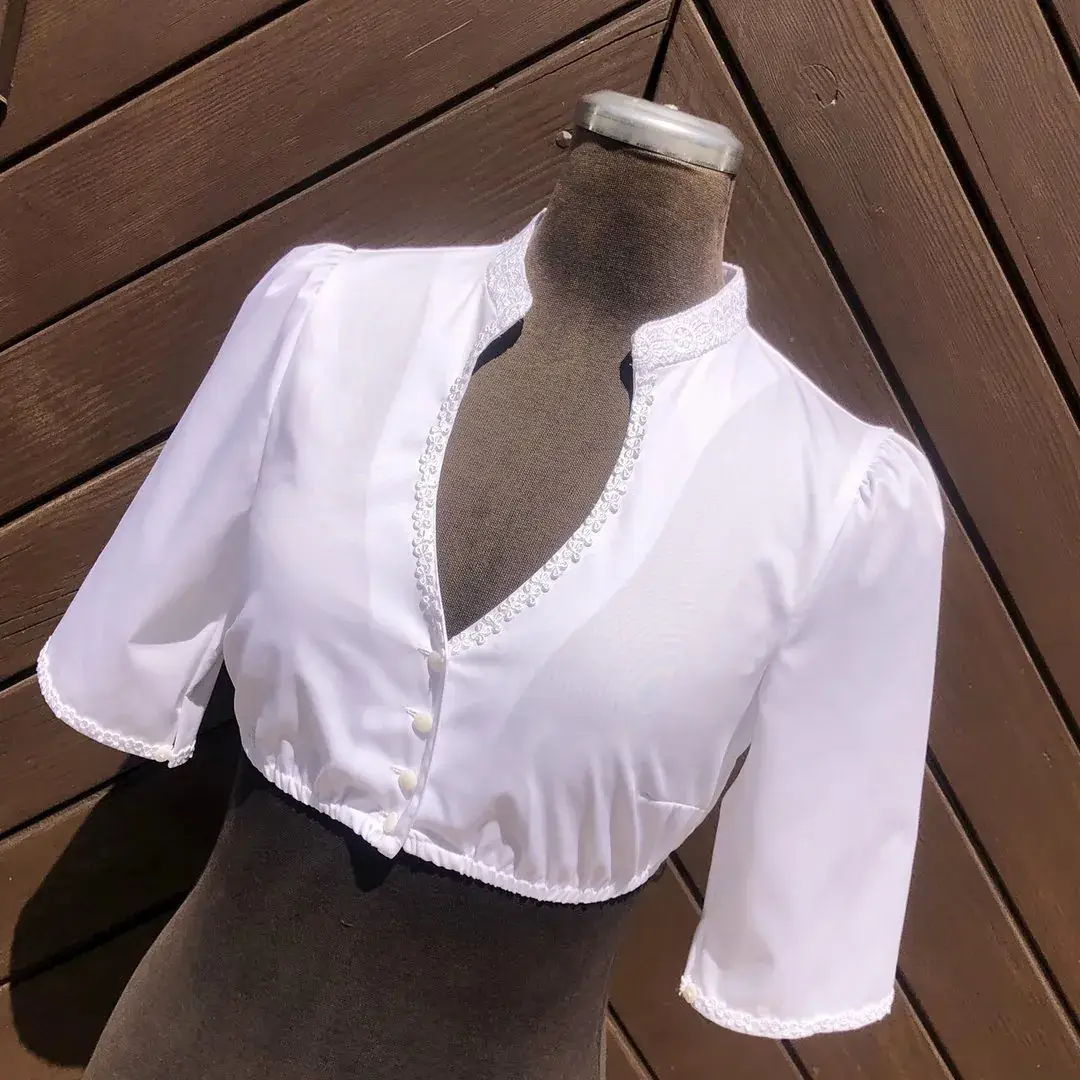 Hochgeschlossene Waldorff Dirndlbluse kurzarm mit Stehkragen No. 5 – Bild 37 – Chiemgauer Heimatwerk traditioneller Trachten-Onlineshop Hochgeschlossene Waldorff Dirndlbluse kurzarm mit Stehkragen No. 5 - Bild 37 - Chiemgauer Heimatwerk traditioneller Trachten-Onlineshop