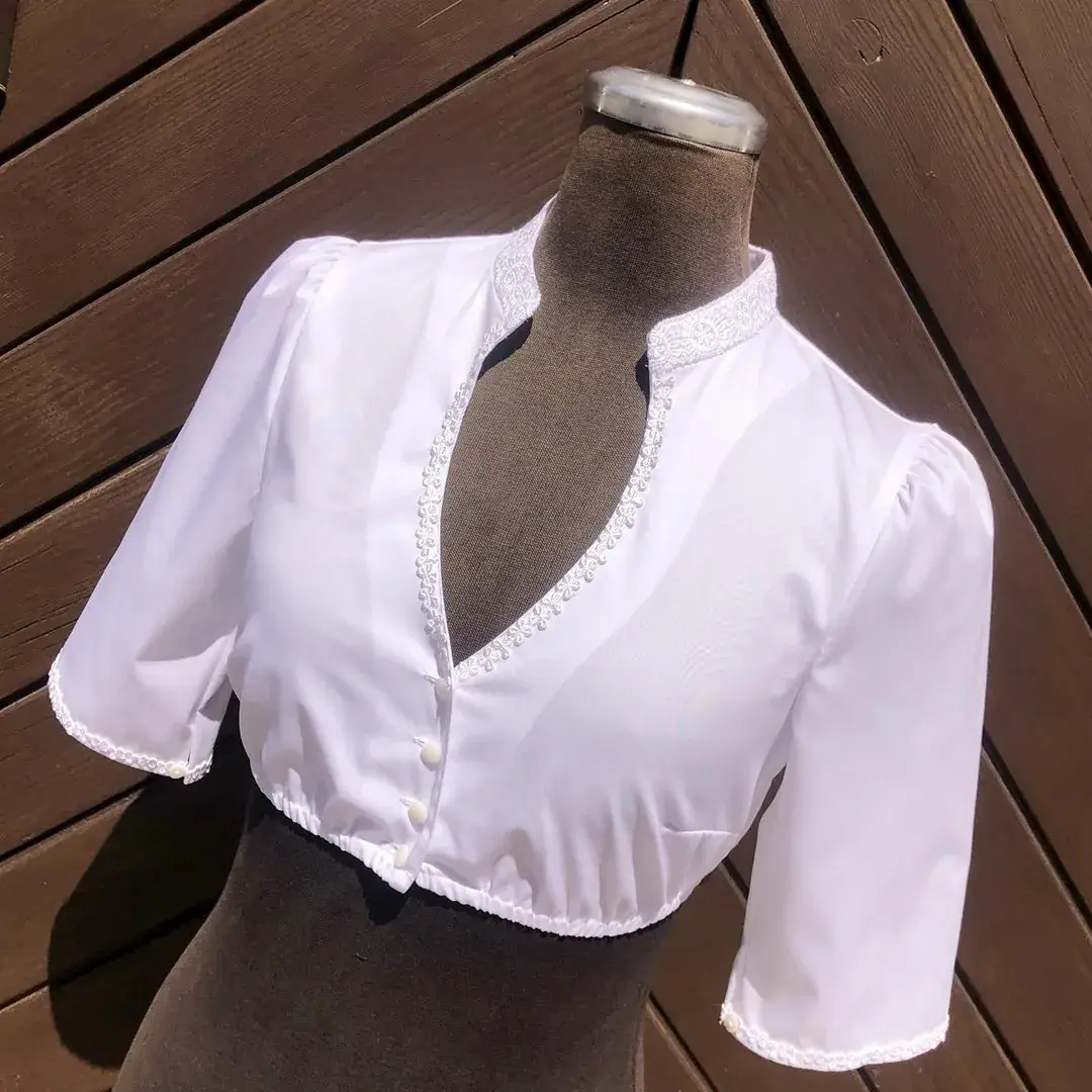 Hochgeschlossene Waldorff Dirndlbluse kurzarm mit Stehkragen No. 5 – Bild 38 – Chiemgauer Heimatwerk traditioneller Trachten-Onlineshop Hochgeschlossene Waldorff Dirndlbluse kurzarm mit Stehkragen No. 5 - Bild 38 - Chiemgauer Heimatwerk traditioneller Trachten-Onlineshop
