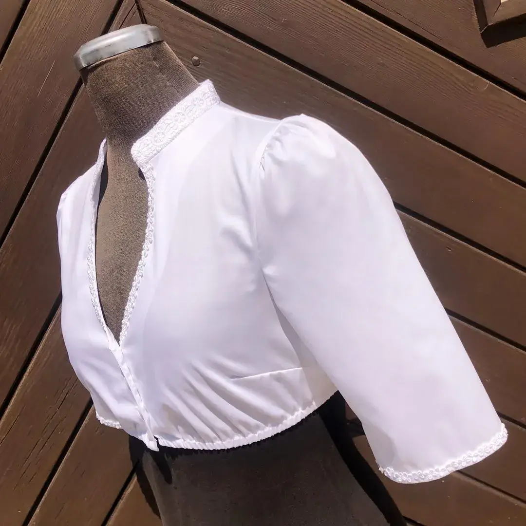 Hochgeschlossene Waldorff Dirndlbluse kurzarm mit Stehkragen No. 5 – Bild 20 – Chiemgauer Heimatwerk traditioneller Trachten-Onlineshop Hochgeschlossene Waldorff Dirndlbluse kurzarm mit Stehkragen No. 5 - Bild 20 - Chiemgauer Heimatwerk traditioneller Trachten-Onlineshop
