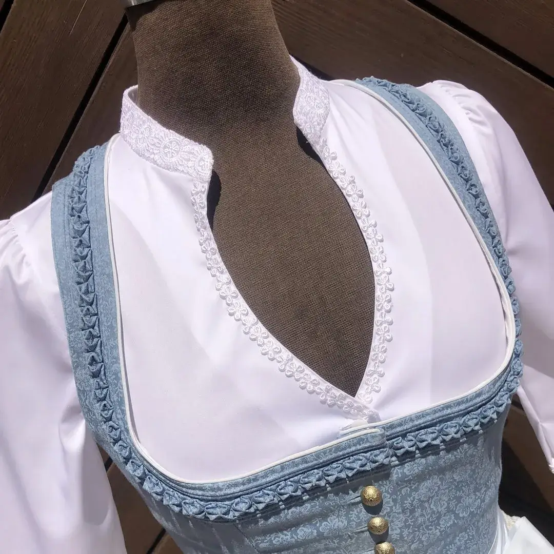 Hochgeschlossene Waldorff Dirndlbluse kurzarm mit Stehkragen No. 5 – Bild 7 – Chiemgauer Heimatwerk traditioneller Trachten-Onlineshop Hochgeschlossene Waldorff Dirndlbluse kurzarm mit Stehkragen No. 5 - Bild 7 - Chiemgauer Heimatwerk traditioneller Trachten-Onlineshop