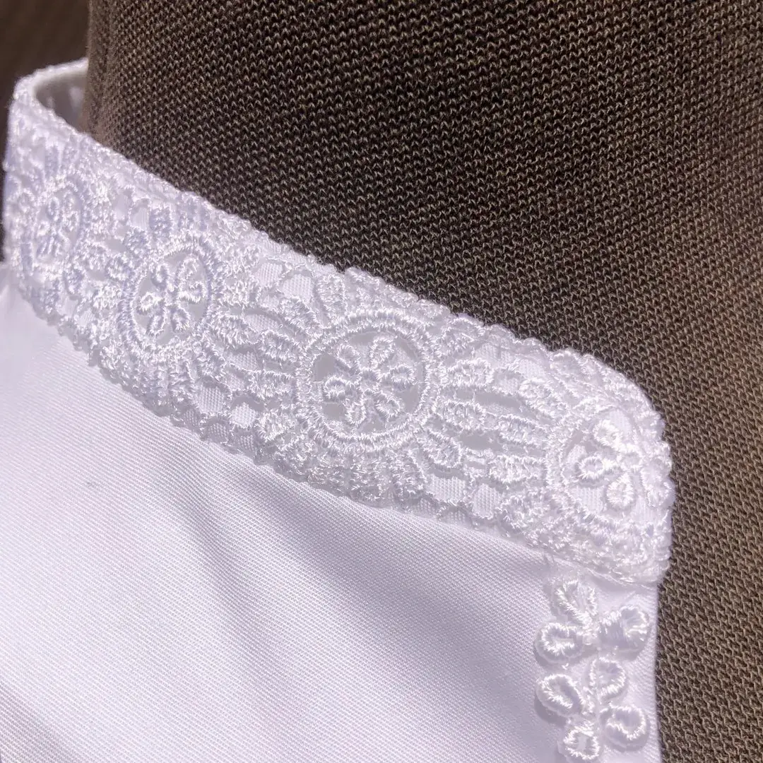 Hochgeschlossene Waldorff Dirndlbluse kurzarm mit Stehkragen No. 5 – Bild 11 – Chiemgauer Heimatwerk traditioneller Trachten-Onlineshop Hochgeschlossene Waldorff Dirndlbluse kurzarm mit Stehkragen No. 5 - Bild 11 - Chiemgauer Heimatwerk traditioneller Trachten-Onlineshop
