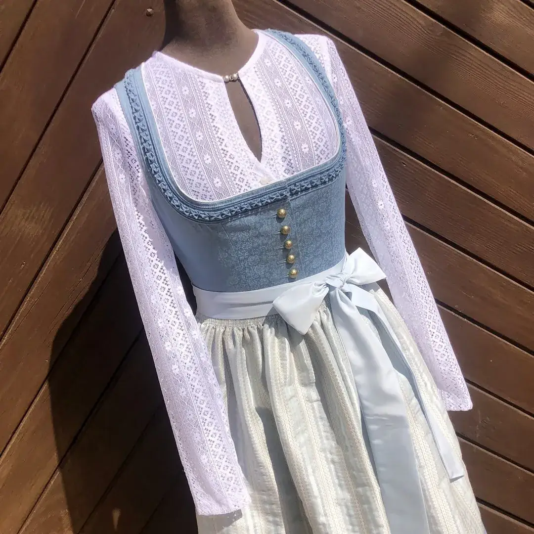 Waldorff Dirndlbluse hochgeschlossen mit langarm – Bild 2 – Chiemgauer Heimatwerk traditioneller Trachten-Onlineshop Waldorff Dirndlbluse hochgeschlossen mit langarm - Bild 2 - Chiemgauer Heimatwerk traditioneller Trachten-Onlineshop