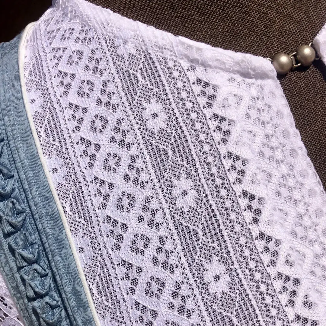 Waldorff Dirndlbluse hochgeschlossen mit langarm – Bild 17 – Chiemgauer Heimatwerk traditioneller Trachten-Onlineshop Waldorff Dirndlbluse hochgeschlossen mit langarm - Bild 17 - Chiemgauer Heimatwerk traditioneller Trachten-Onlineshop
