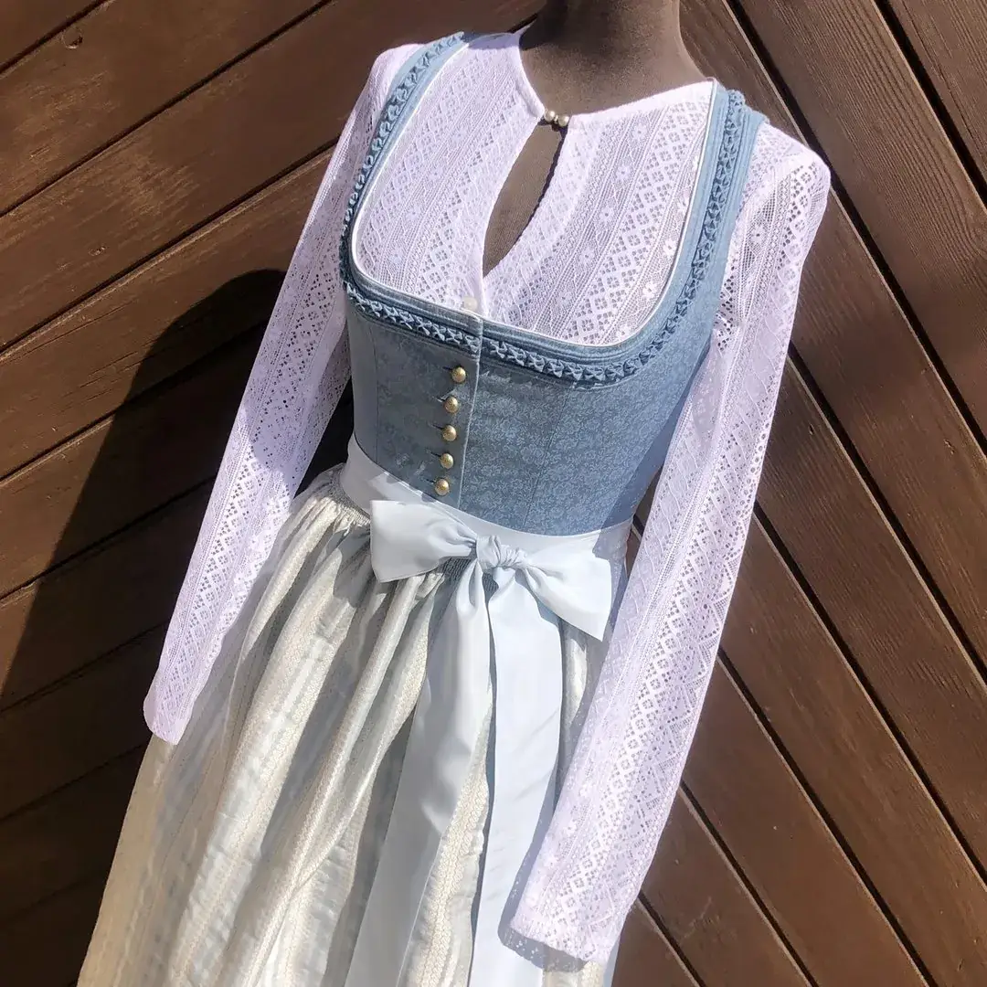Waldorff Dirndlbluse hochgeschlossen mit langarm – Bild 32 – Chiemgauer Heimatwerk traditioneller Trachten-Onlineshop Waldorff Dirndlbluse hochgeschlossen mit langarm - Bild 32 - Chiemgauer Heimatwerk traditioneller Trachten-Onlineshop