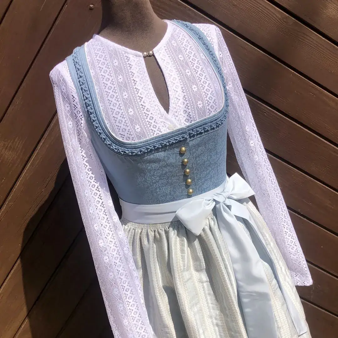 Waldorff Dirndlbluse hochgeschlossen mit langarm – Bild 24 – Chiemgauer Heimatwerk traditioneller Trachten-Onlineshop Waldorff Dirndlbluse hochgeschlossen mit langarm - Bild 24 - Chiemgauer Heimatwerk traditioneller Trachten-Onlineshop