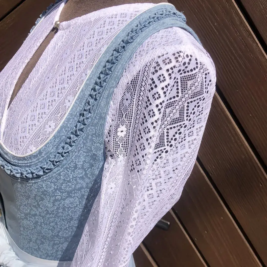 Waldorff Dirndlbluse hochgeschlossen mit langarm – Bild 23 – Chiemgauer Heimatwerk traditioneller Trachten-Onlineshop Waldorff Dirndlbluse hochgeschlossen mit langarm - Bild 23 - Chiemgauer Heimatwerk traditioneller Trachten-Onlineshop