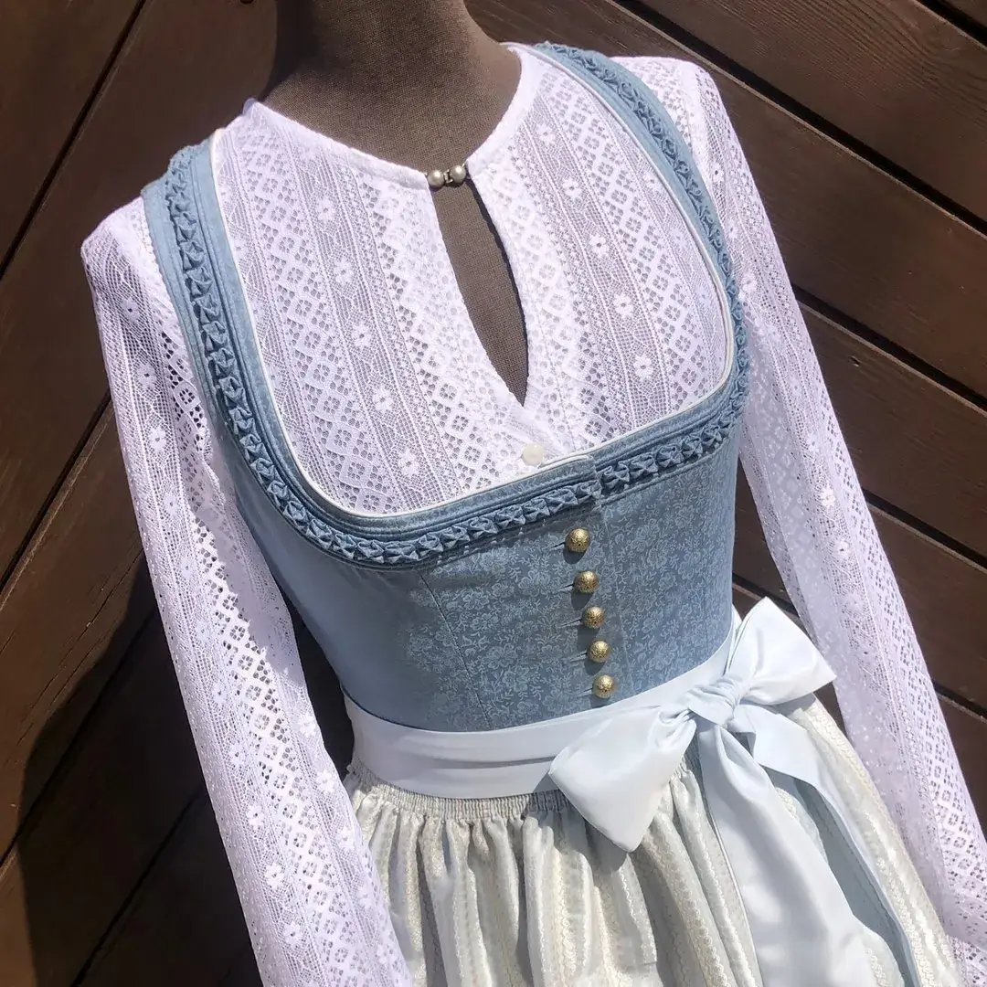 Waldorff Dirndlbluse hochgeschlossen mit langarm – Bild 43 – Chiemgauer Heimatwerk traditioneller Trachten-Onlineshop Waldorff Dirndlbluse hochgeschlossen mit langarm - Bild 43 - Chiemgauer Heimatwerk traditioneller Trachten-Onlineshop