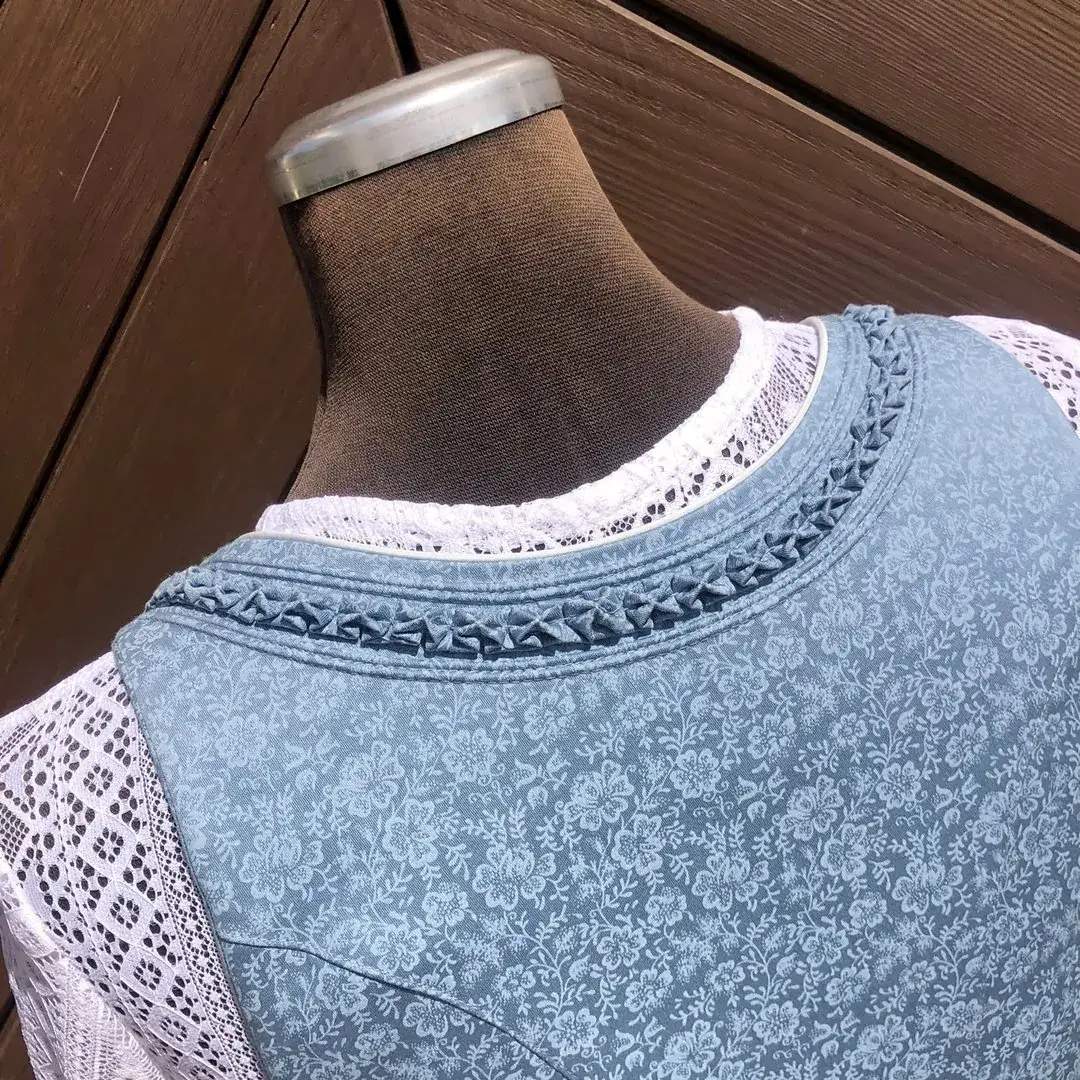 Waldorff Dirndlbluse hochgeschlossen mit langarm – Bild 60 – Chiemgauer Heimatwerk traditioneller Trachten-Onlineshop Waldorff Dirndlbluse hochgeschlossen mit langarm - Bild 60 - Chiemgauer Heimatwerk traditioneller Trachten-Onlineshop