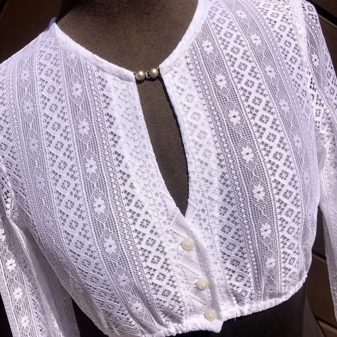 Waldorff Dirndlbluse hochgeschlossen mit langarm – Bild 35 – Chiemgauer Heimatwerk traditioneller Trachten-Onlineshop Waldorff Dirndlbluse hochgeschlossen mit langarm - Bild 35 - Chiemgauer Heimatwerk traditioneller Trachten-Onlineshop