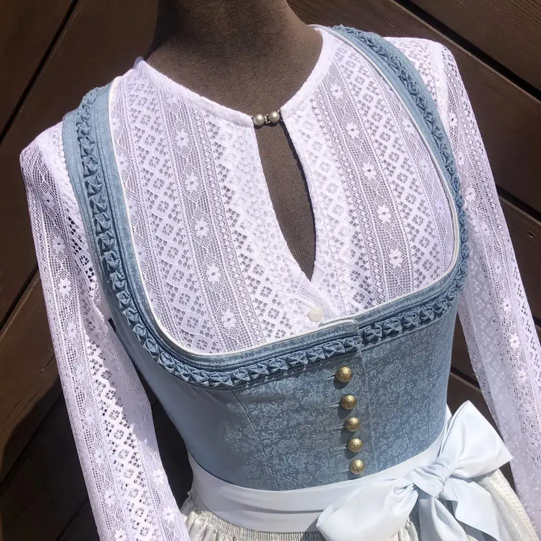 Waldorff Dirndlbluse hochgeschlossen mit langarm – Bild 9 – Chiemgauer Heimatwerk traditioneller Trachten-Onlineshop Waldorff Dirndlbluse hochgeschlossen mit langarm - Bild 9 - Chiemgauer Heimatwerk traditioneller Trachten-Onlineshop