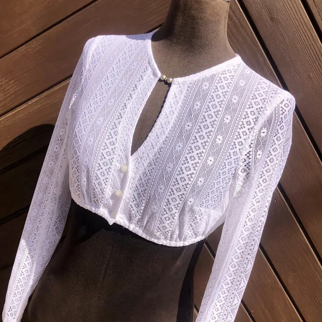 Waldorff Dirndlbluse hochgeschlossen mit langarm – Bild 18 – Chiemgauer Heimatwerk traditioneller Trachten-Onlineshop Waldorff Dirndlbluse hochgeschlossen mit langarm - Bild 18 - Chiemgauer Heimatwerk traditioneller Trachten-Onlineshop