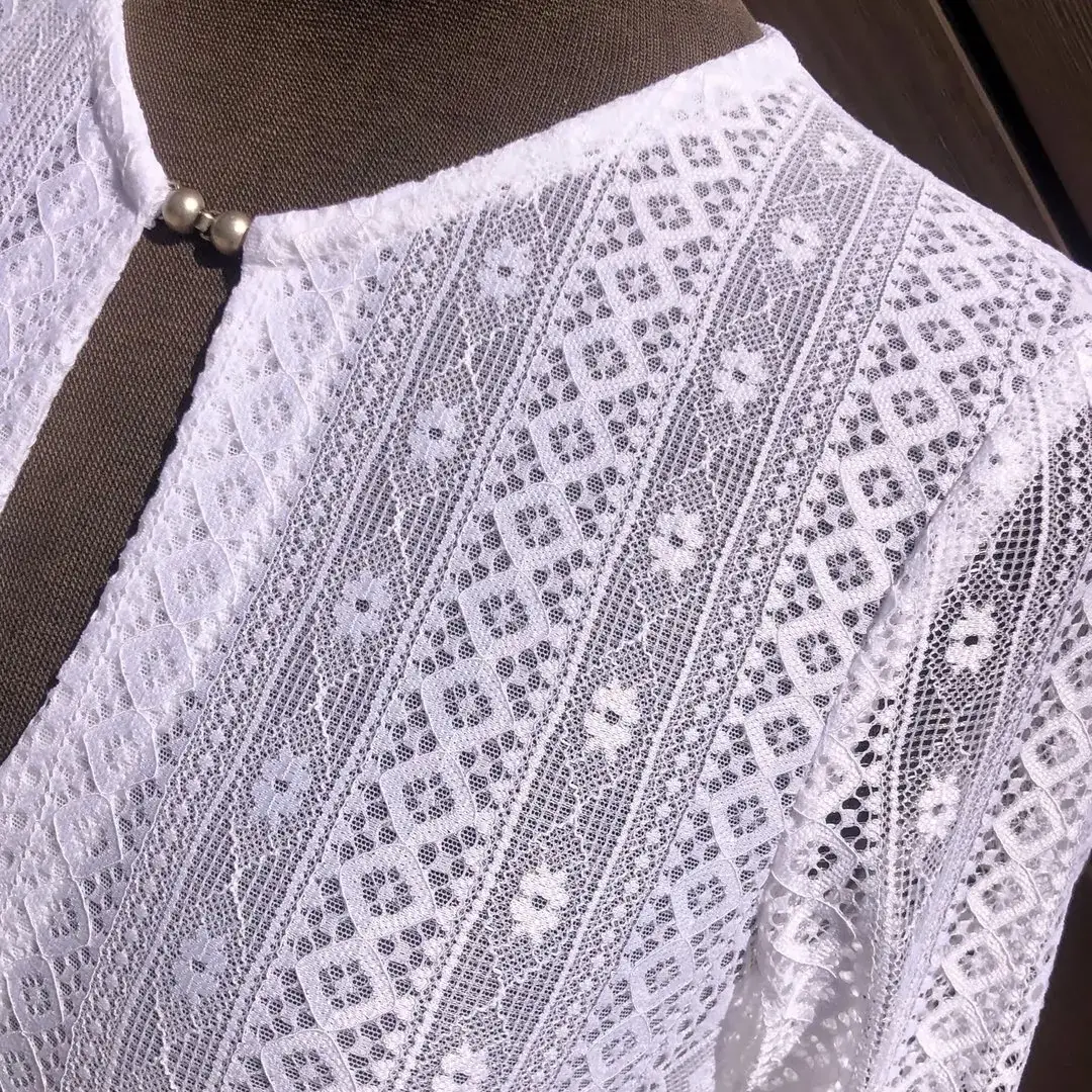 Waldorff Dirndlbluse hochgeschlossen mit langarm – Bild 13 – Chiemgauer Heimatwerk traditioneller Trachten-Onlineshop Waldorff Dirndlbluse hochgeschlossen mit langarm - Bild 13 - Chiemgauer Heimatwerk traditioneller Trachten-Onlineshop