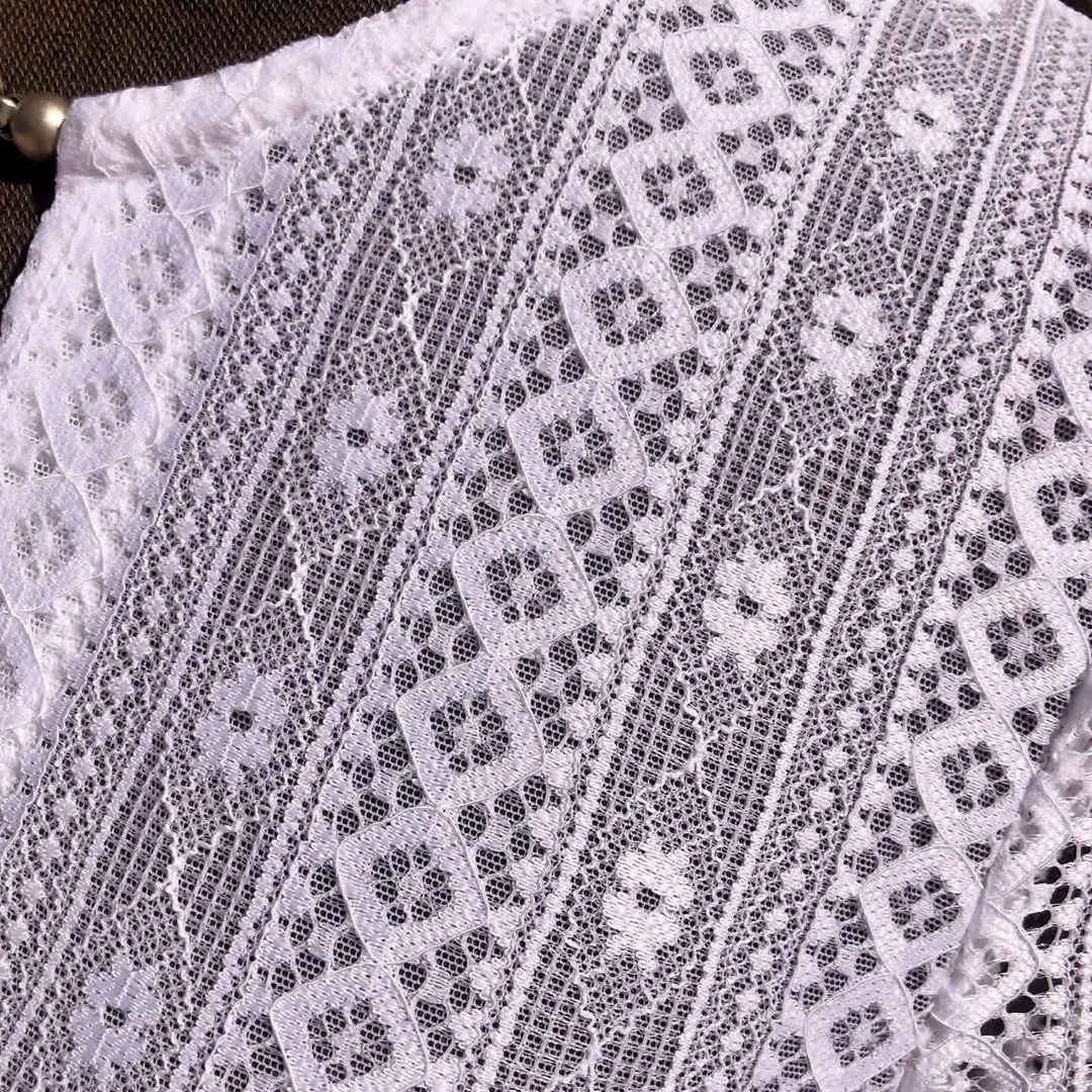 Waldorff Dirndlbluse hochgeschlossen mit langarm – Bild 25 – Chiemgauer Heimatwerk traditioneller Trachten-Onlineshop Waldorff Dirndlbluse hochgeschlossen mit langarm - Bild 25 - Chiemgauer Heimatwerk traditioneller Trachten-Onlineshop