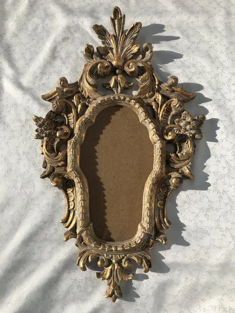 Vergoldeter Florentiner Rahmen No. 4 – Bild 1 – Chiemgauer Heimatwerk traditioneller Trachten-Onlineshop für Damen und Herren Vergoldeter Florentiner Rahmen No. 4 - Bild 1 - Chiemgauer Heimatwerk traditioneller Trachten-Onlineshop für Damen und Herren