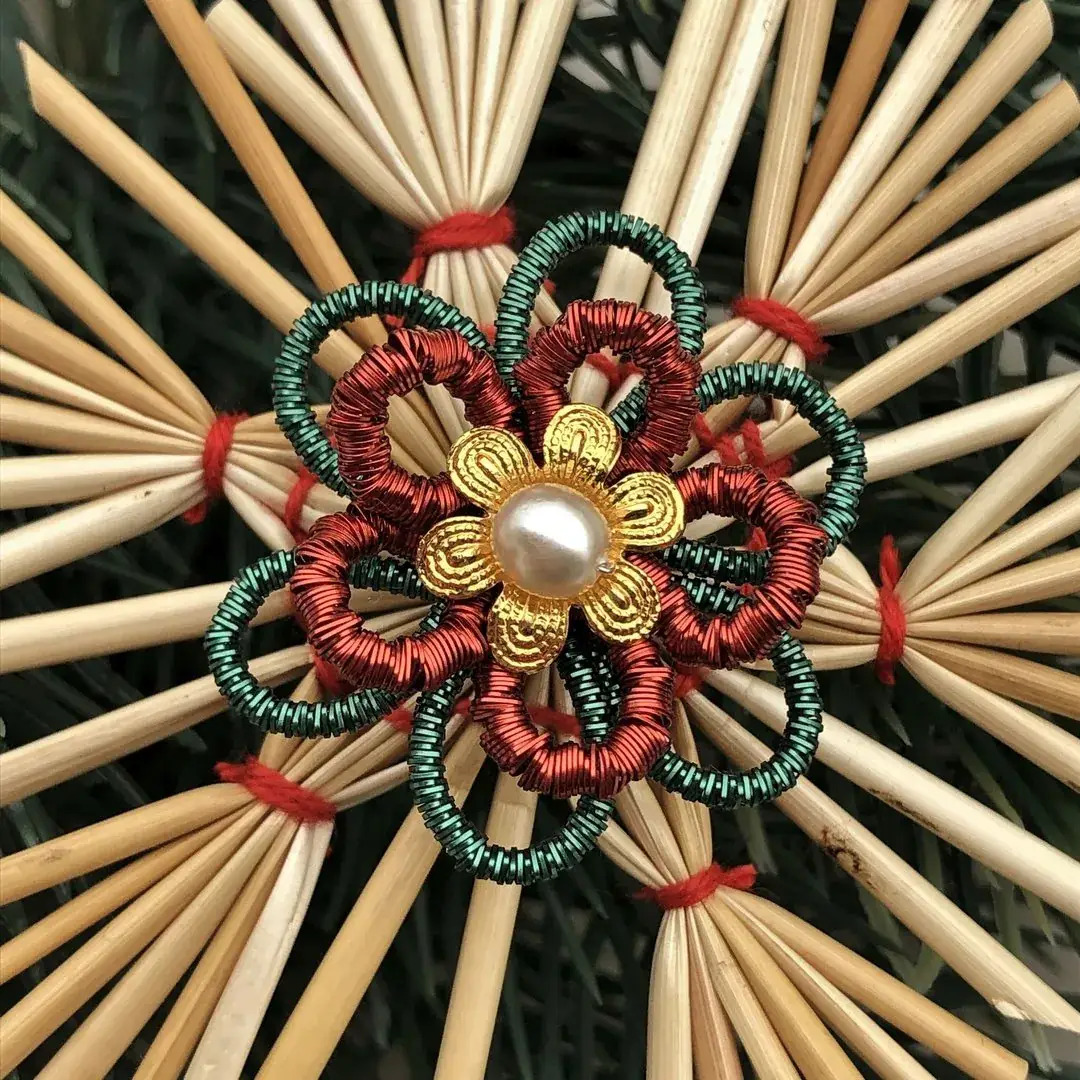 Boulliondraht Zackenkrausboullion in grün – Bild 10 – Chiemgauer Heimatwerk traditioneller Trachten-Onlineshop Boulliondraht Zackenkrausboullion in grün - Bild 10 - Chiemgauer Heimatwerk traditioneller Trachten-Onlineshop