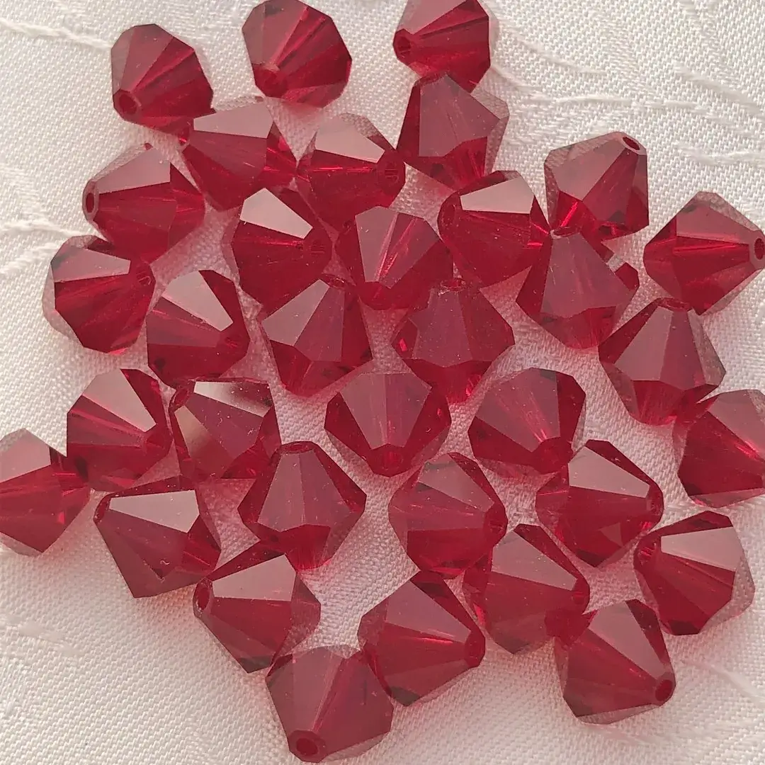 Swarovski Rhombe geschliffen weinrot 8 mm – Bild 6 – Chiemgauer Heimatwerk traditioneller Trachten-Onlineshop Swarovski Rhombe geschliffen weinrot 8 mm - Bild 6 - Chiemgauer Heimatwerk traditioneller Trachten-Onlineshop