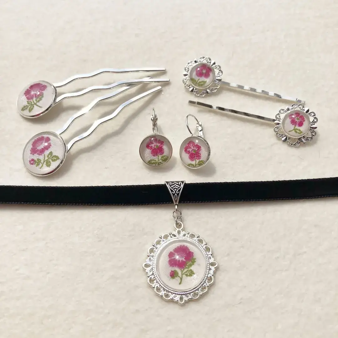 Trachtenschmuck für Damen mit Rosen No. 256 – Bild 10 – Chiemgauer Heimatwerk traditioneller Trachten-Onlineshop Trachtenschmuck für Damen mit Rosen No. 256 - Bild 10 - Chiemgauer Heimatwerk traditioneller Trachten-Onlineshop