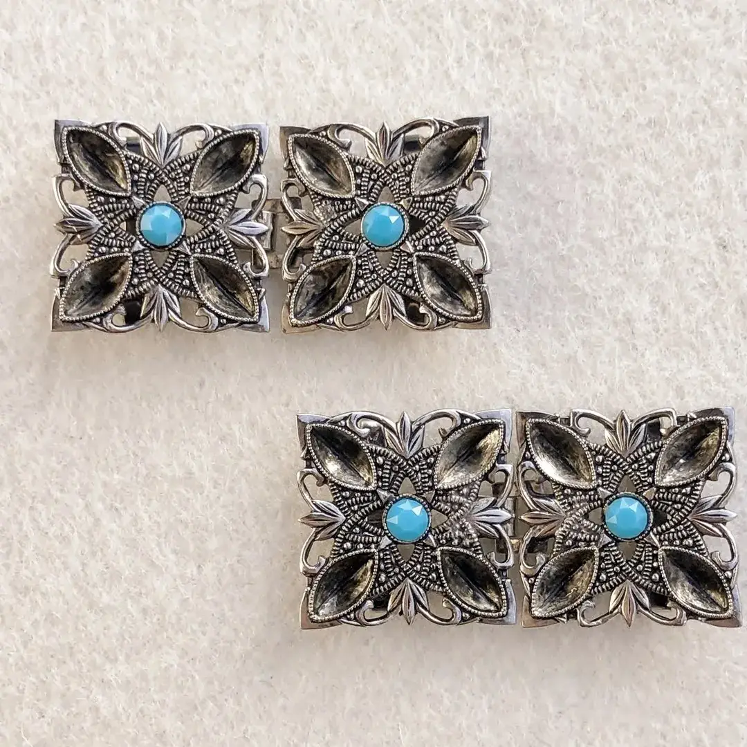 Kleine Trachtenschließe mit Swarovski blau – Bild 13 – Chiemgauer Heimatwerk Trachten-Onlineshop Kleine Trachtenschließe mit Swarovski blau - Bild 13 - Chiemgauer Heimatwerk Trachten-Onlineshop