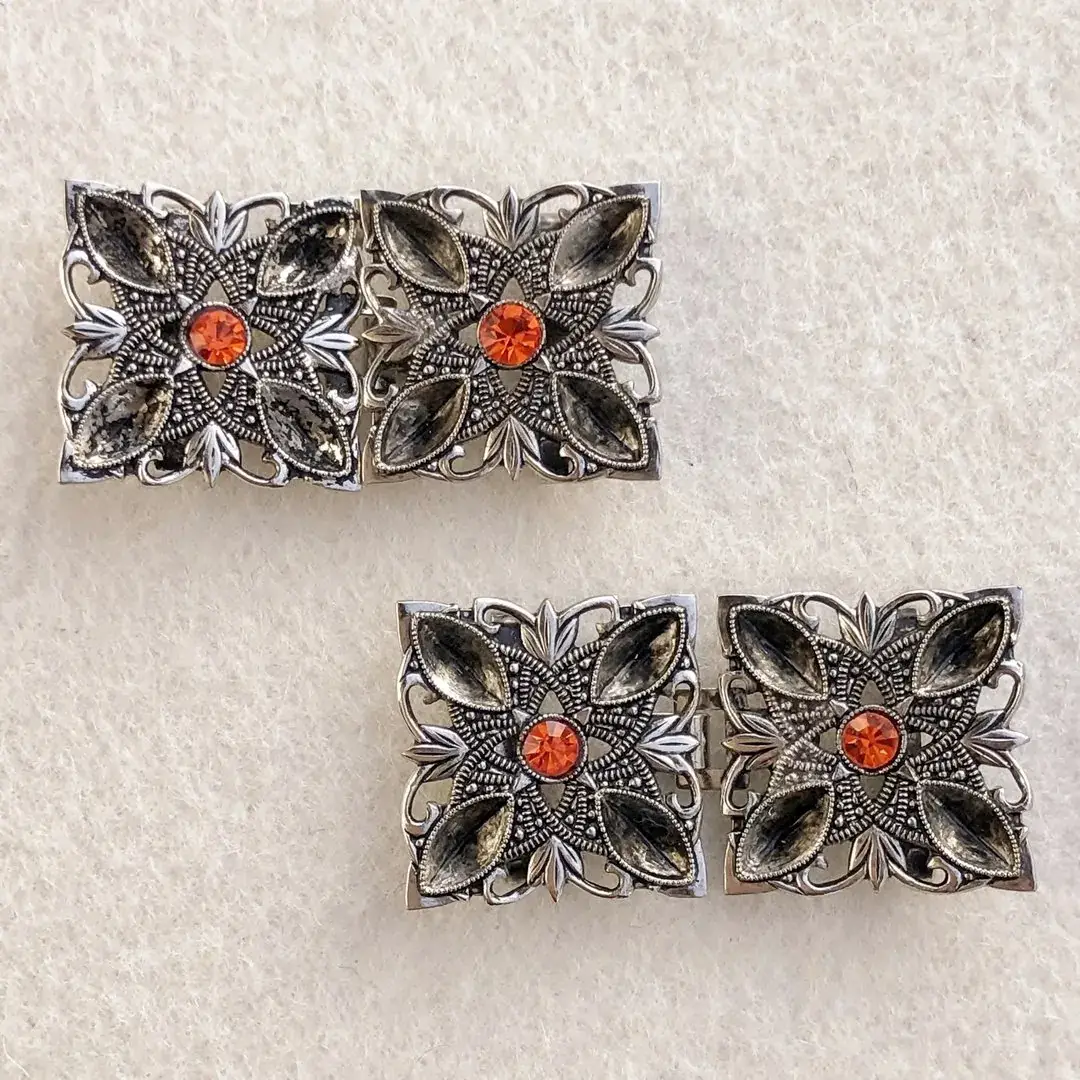 Kleine Trachtenschließe mit Swarovski orange – Bild 2 – Chiemgauer Heimatwerk Trachten-Onlineshop Kleine Trachtenschließe mit Swarovski orange - Bild 2 - Chiemgauer Heimatwerk Trachten-Onlineshop